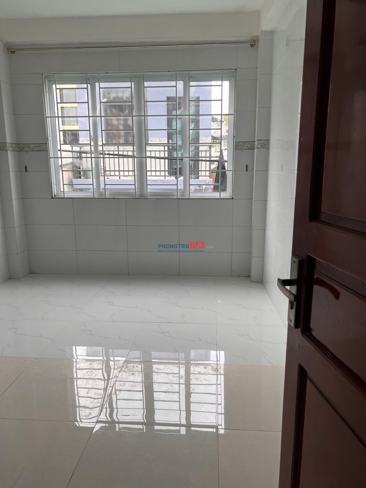 Căn Hộ Có Gác , Cửa Sổ Trời - Gần Đại Học Hutech, Ngã Tư Hàng Xanh - Ở Được 2-3 Bạn