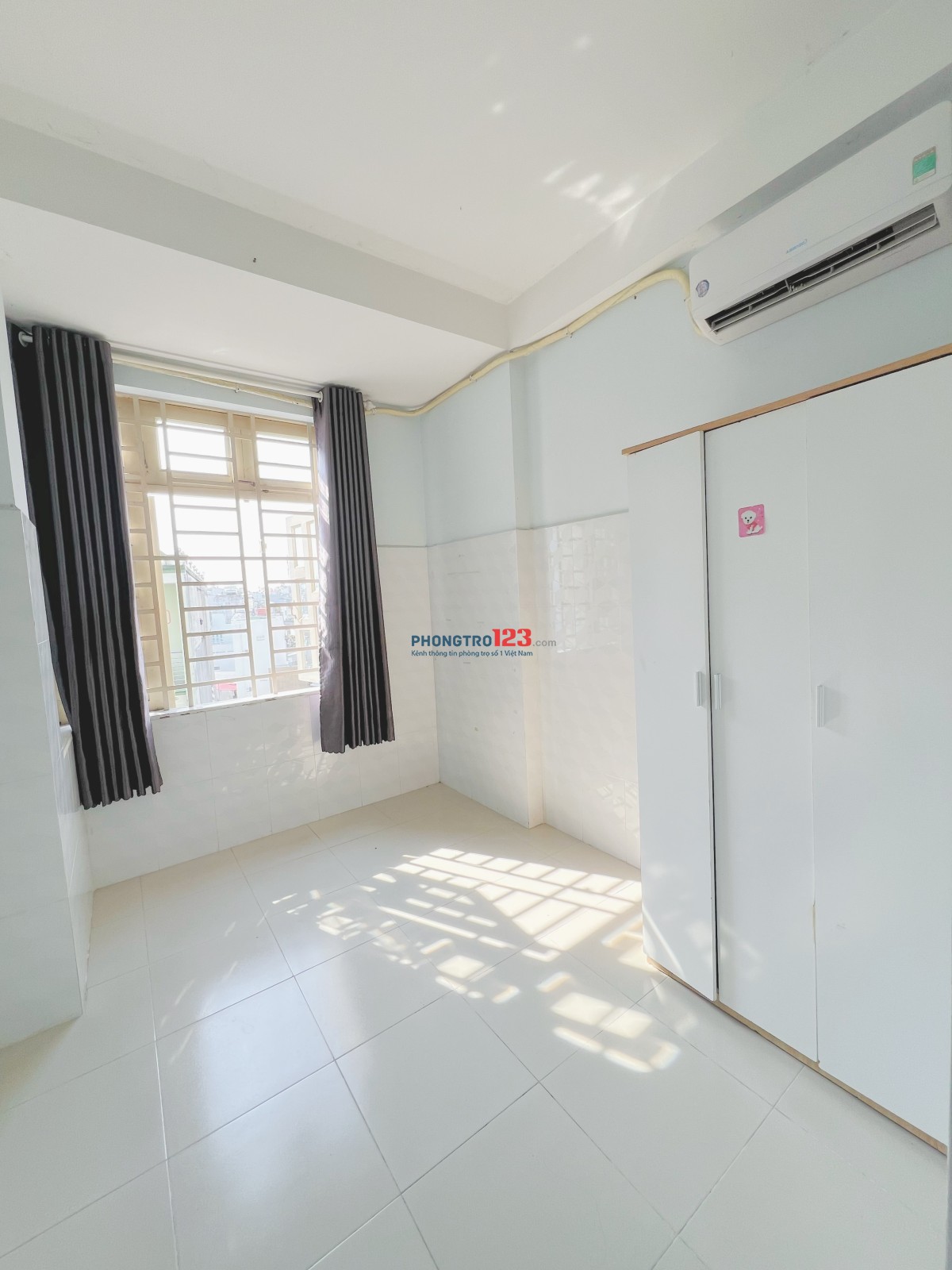 Phòng cửa sổ lớn kế bên Đại Học Văn Hiến