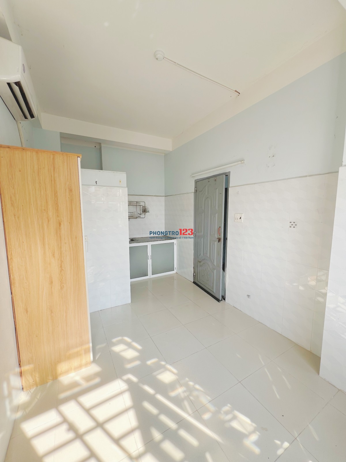 Phòng cửa sổ lớn kế bên Đại Học Văn Hiến