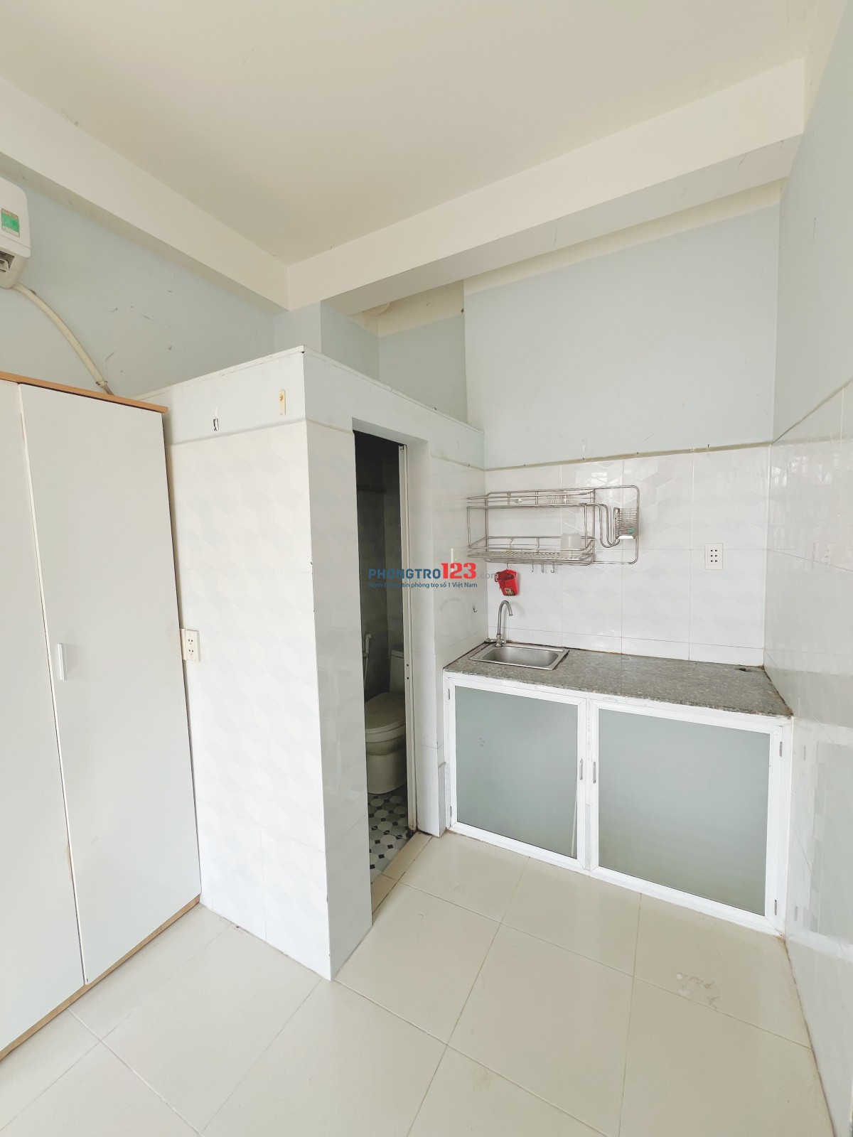 Phòng cửa sổ lớn kế bên Đại Học Văn Hiến