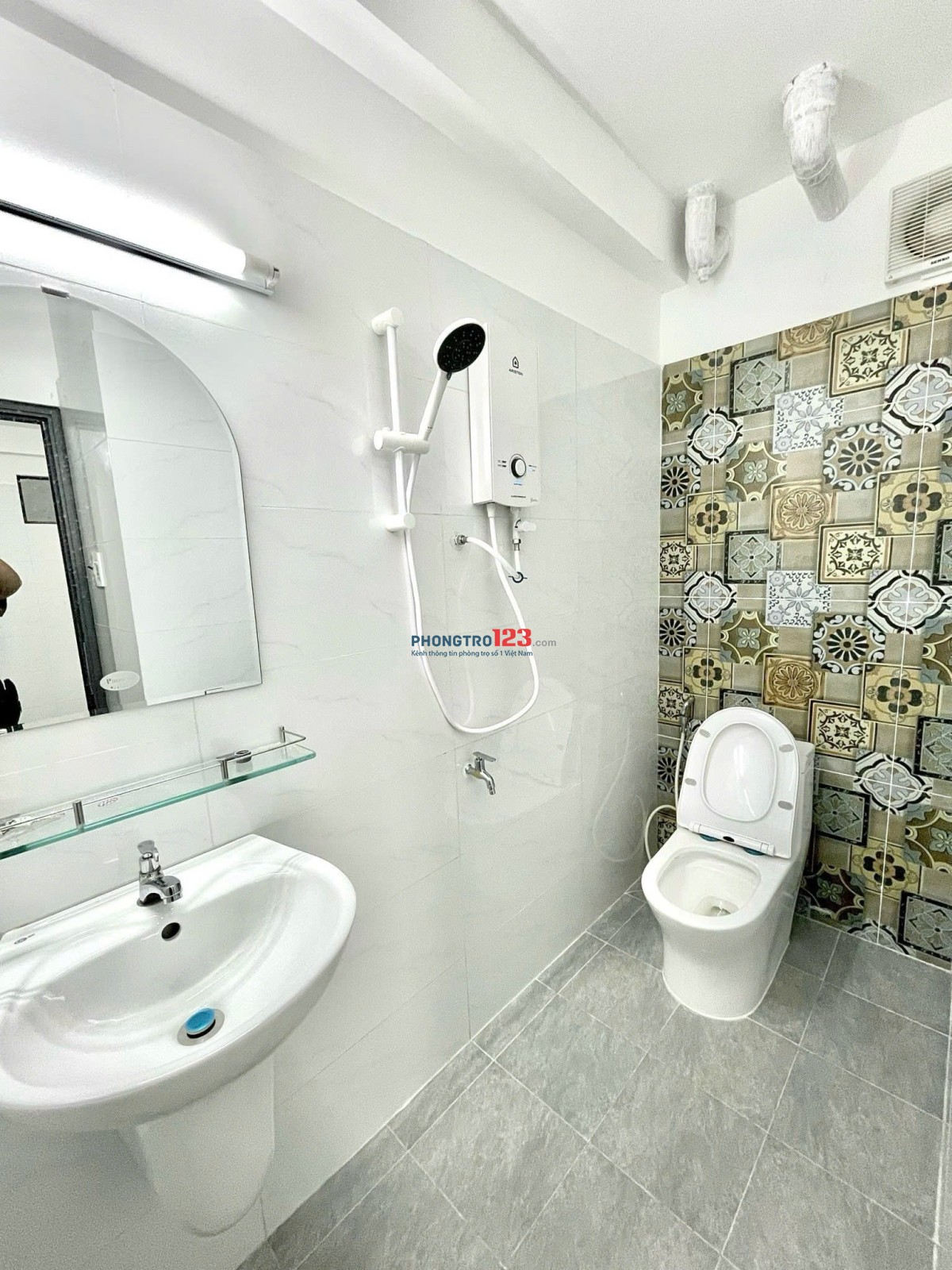 PHÒNG BANCOL RIÊNG - FULL NỘI THẤT - NGAY PHAN VĂN HỚN - CẦU THAM LƯƠNG
