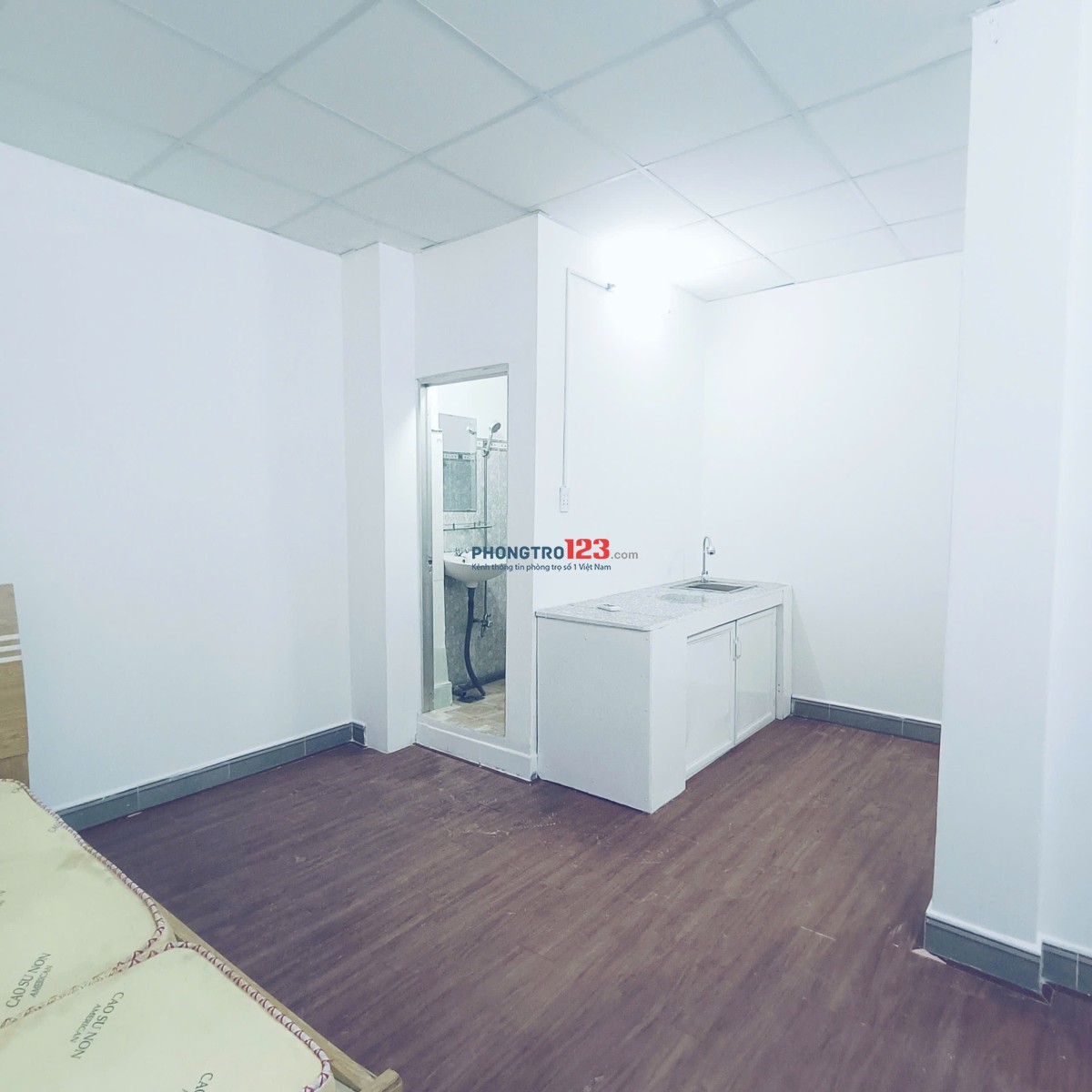 Studio Siêu rộng tách bếp full kính mặt đường bạch đằng