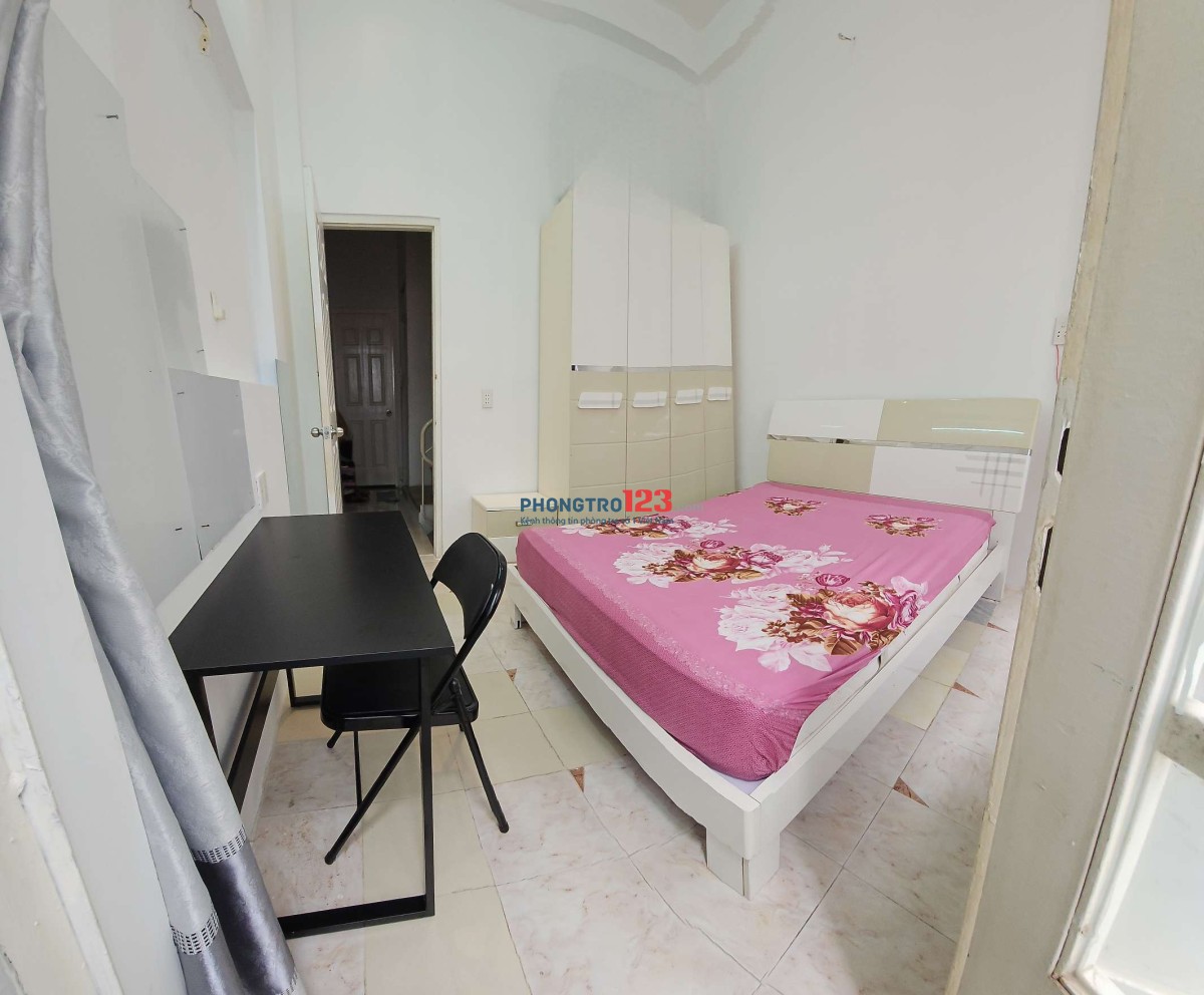 Phòng ban công vừa trống chỉ 3,7tr có thể ở ngayĐịa chỉ: 98/21 Thích Quảng Đức, Phú Nhuận