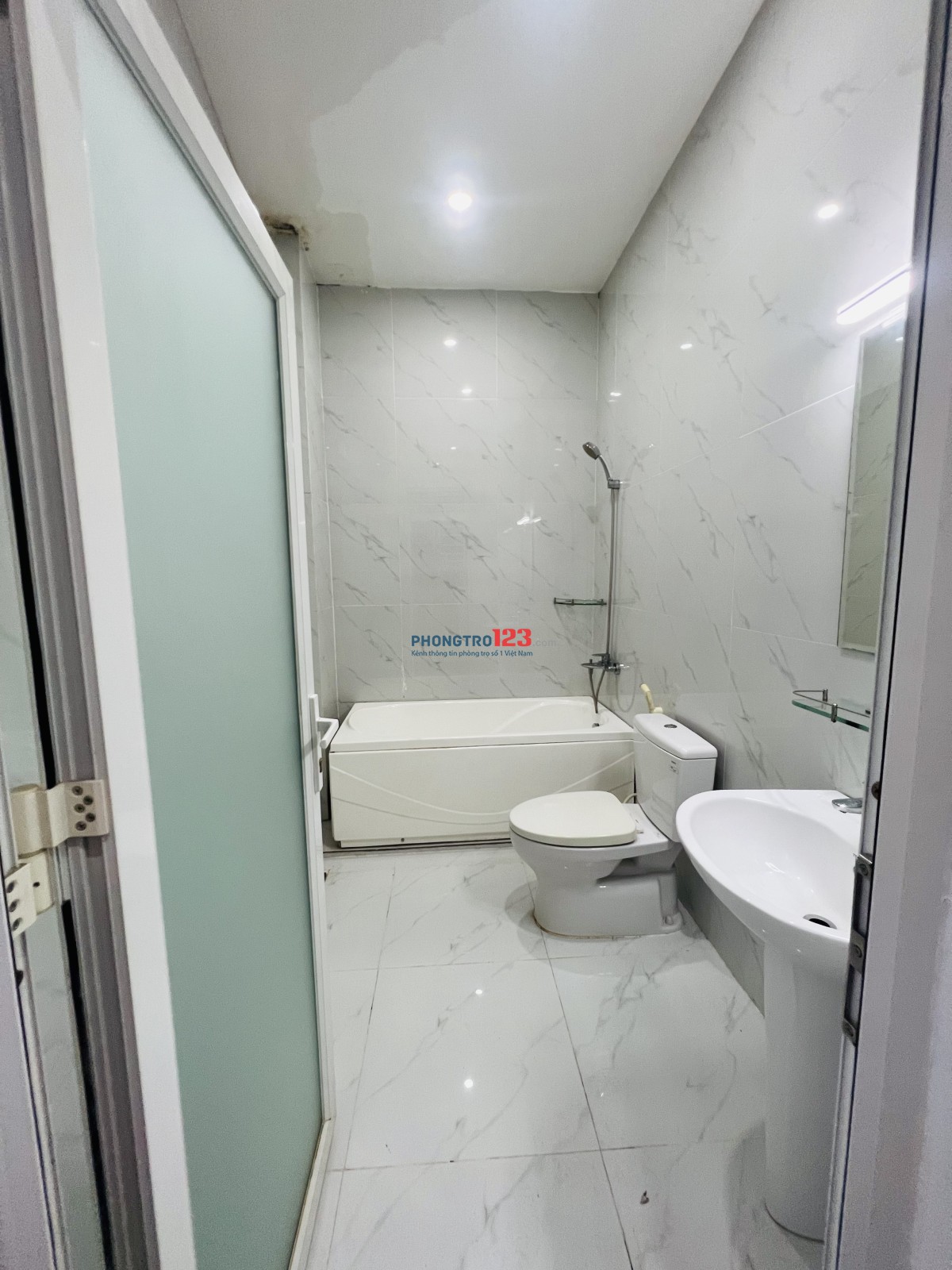 Phòng Full nội thất. Gần chợ Hiệp Bình