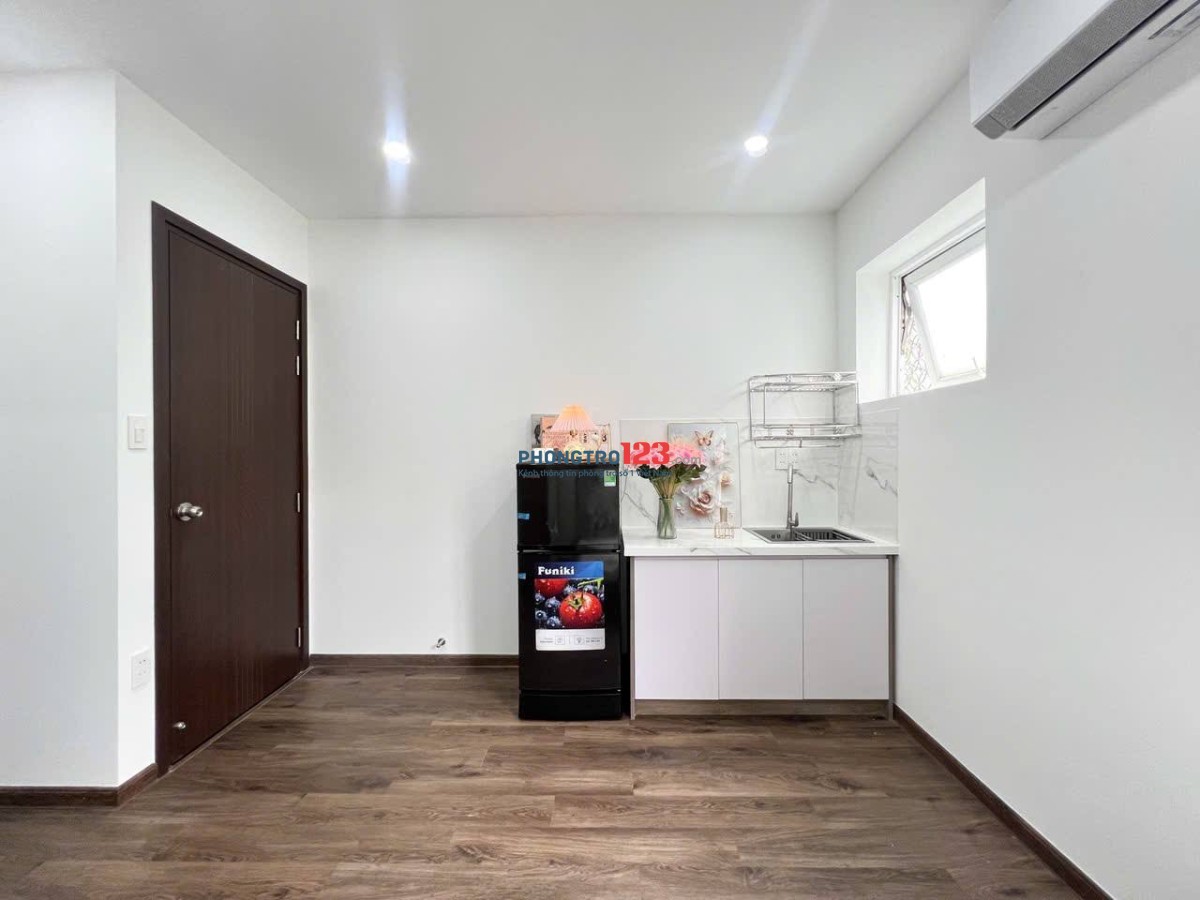 Cho thuê phòng 35m2 cửa sổ lớn Full NT Bùi Đình Túy gần Ngã Tư Hàng Xanh gần Q1, Phú Nhuận, Gò Vấp
