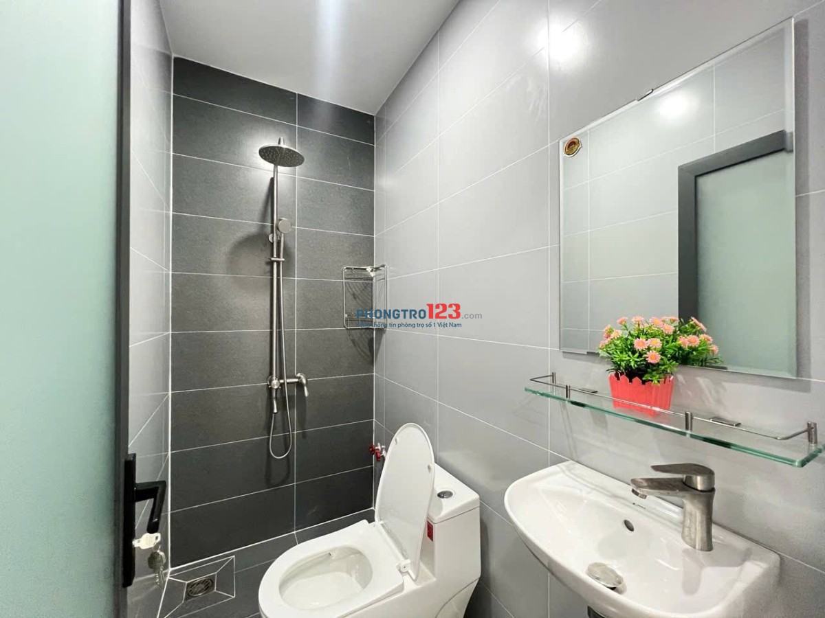 Cho thuê phòng 35m2 cửa sổ lớn Full NT Bùi Đình Túy gần Ngã Tư Hàng Xanh gần Q1, Phú Nhuận, Gò Vấp