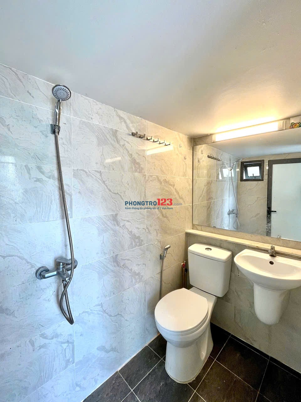 PHÒNG GÁC LỬNG MỚI CÓ THANG MÁY 4' ĐI ĐH VĂN HIẾN