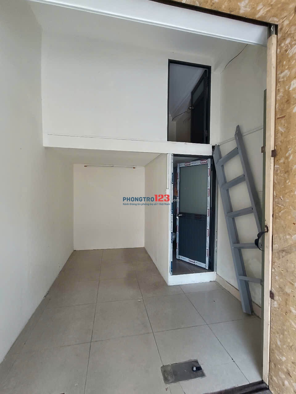 Cho thuê Mặt bằng MT Bạch Đằng P15, BT, 3x6m, có gác, riêng biệt, 10tr
