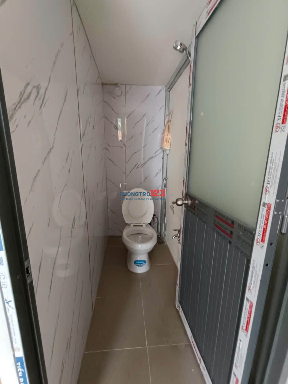 Cho thuê Mặt bằng MT Bạch Đằng P15, BT, 3x6m, có gác, riêng biệt, 10tr