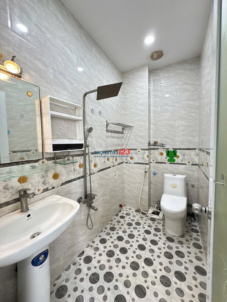 STUDIO BAN CÔNG THOÁNG MÁT - GIÁ RẺ
