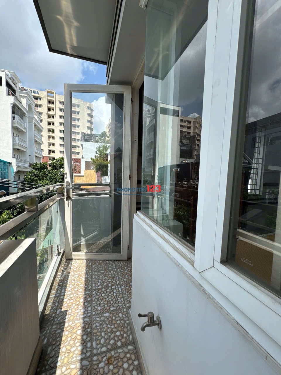 STUDIO BAN CÔNG THOÁNG MÁT - GIÁ RẺ