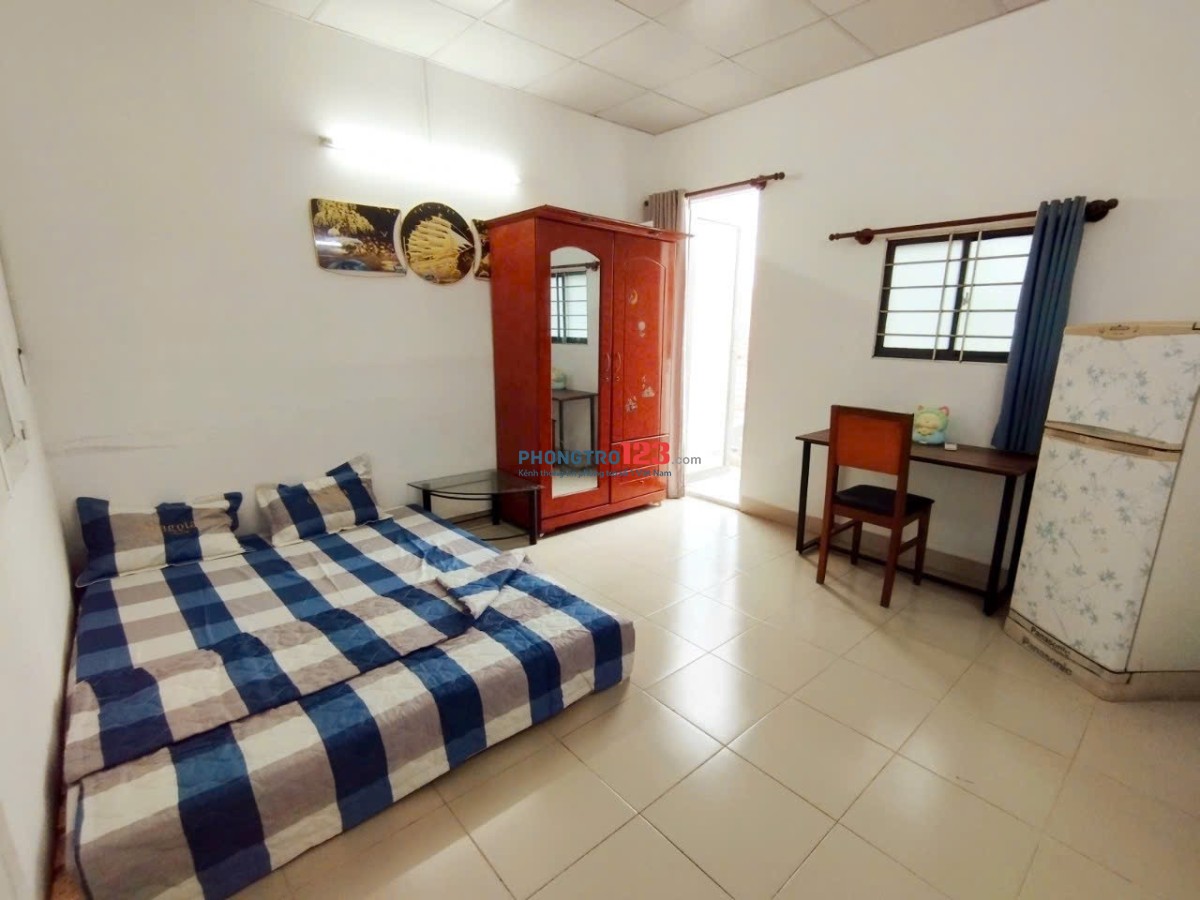 Cho Thuê Căn Hộ 1 Phòng Ngủ, Ban Công, Tách Bếp - Rộng 35m2, Đường Nơ Trang Long - Gần ĐH Văn Lang