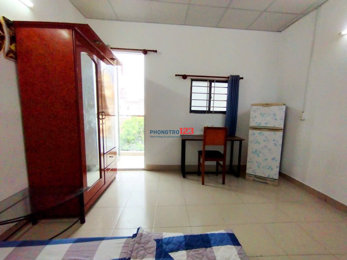 Cho Thuê Căn Hộ 1 Phòng Ngủ, Ban Công, Tách Bếp - Rộng 35m2, Đường Nơ Trang Long - Gần ĐH Văn Lang
