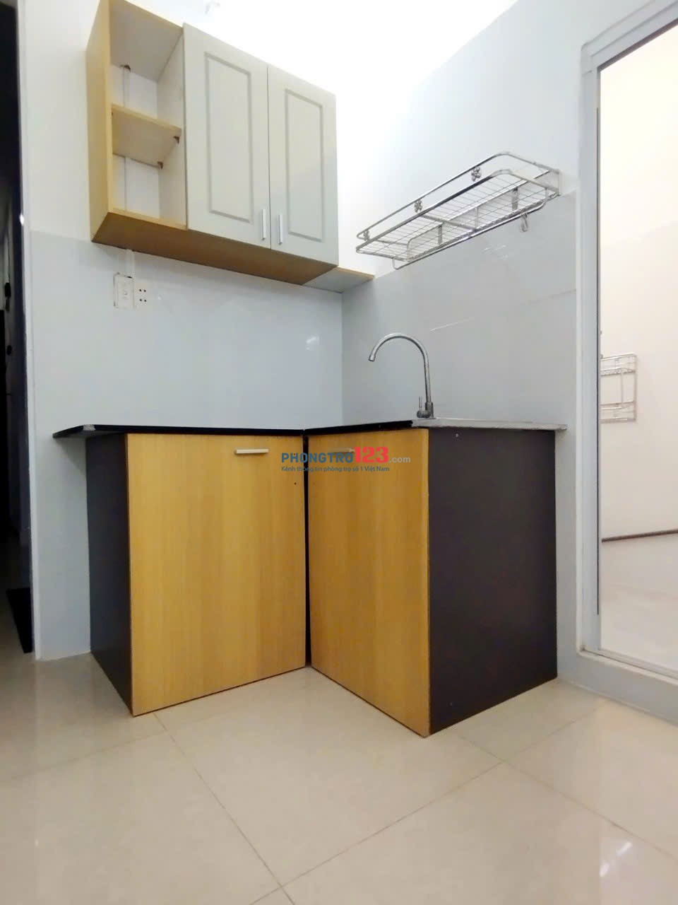 Cho Thuê Căn Hộ 1 Phòng Ngủ, Ban Công, Tách Bếp - Rộng 35m2, Đường Nơ Trang Long - Gần ĐH Văn Lang