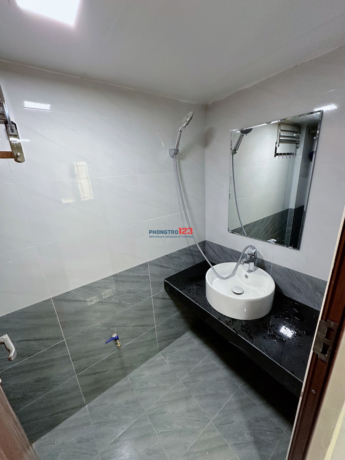 Cho thuê căn hộ mini full đồ, giá 3,6 triệu tại Nguyễn Khuyến, gần hồ Văn Quán, viện 103