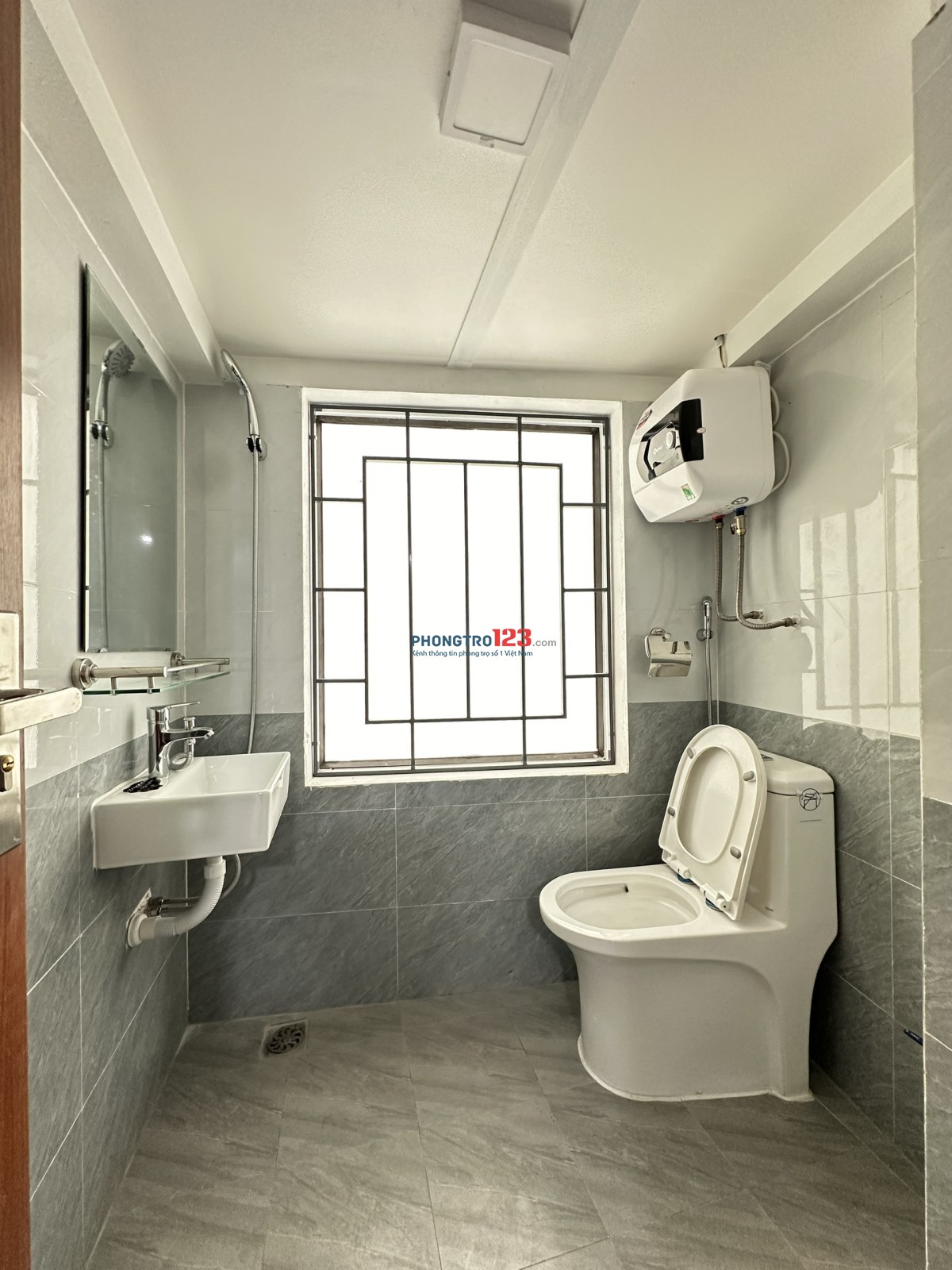 Cho thuê phòng trọ tại 111 Triều Khúc, giá cực chất 3,3 triệu, ngay trường UTT, đi bộ đến trường