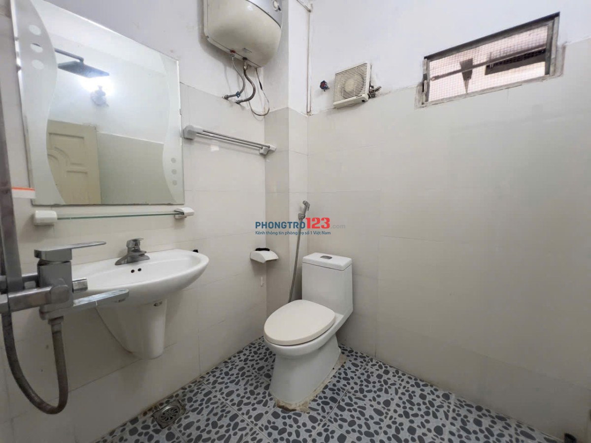 Cho thuê căn hộ tập thể mặt đường Trần Khát Chân, Hai Bà Trưng, Hà Nội