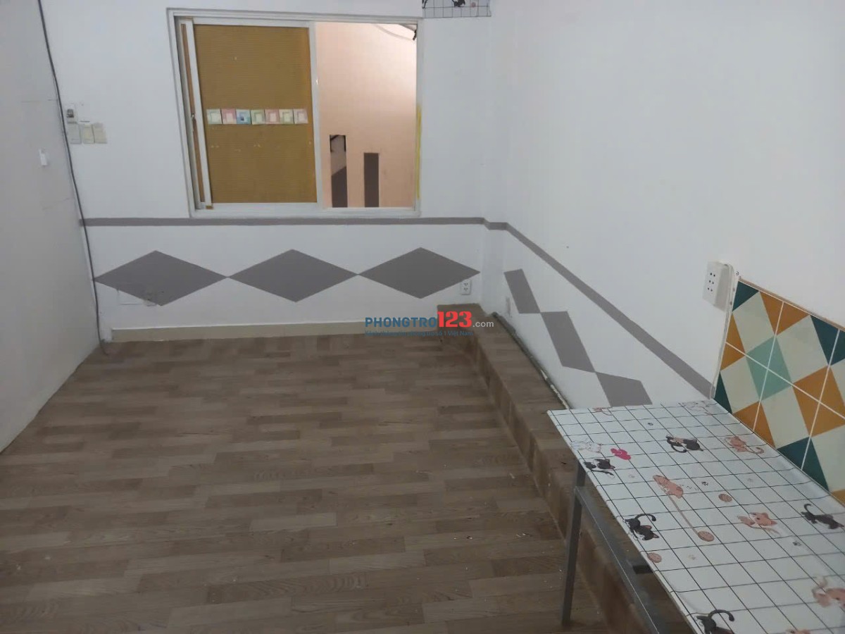Cho thuê Phòng đẹp có cửa sổ rộng thoáng mát tại 68A Phan Đăng Lưu, phường 5, quận Phú Nhuận