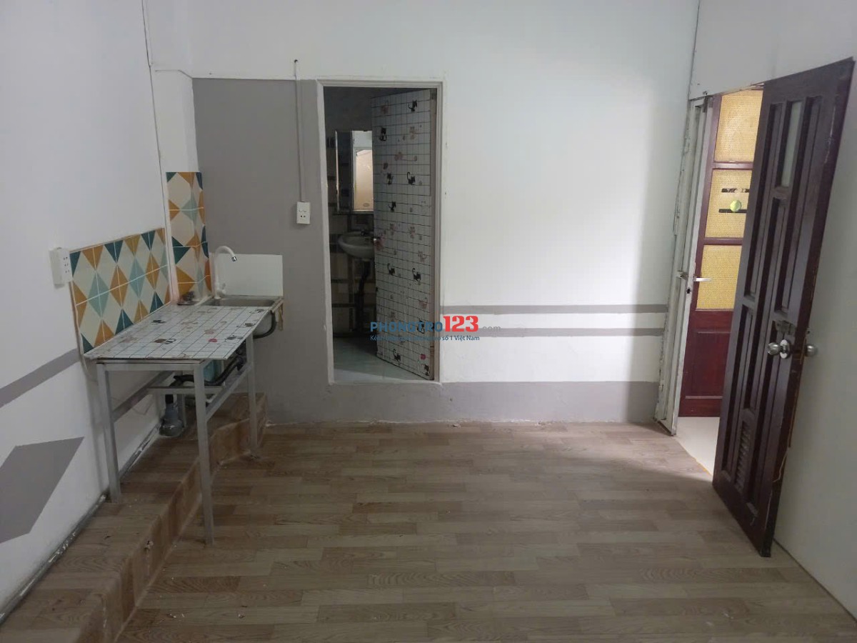 Cho thuê Phòng đẹp có cửa sổ rộng thoáng mát tại 68A Phan Đăng Lưu, phường 5, quận Phú Nhuận