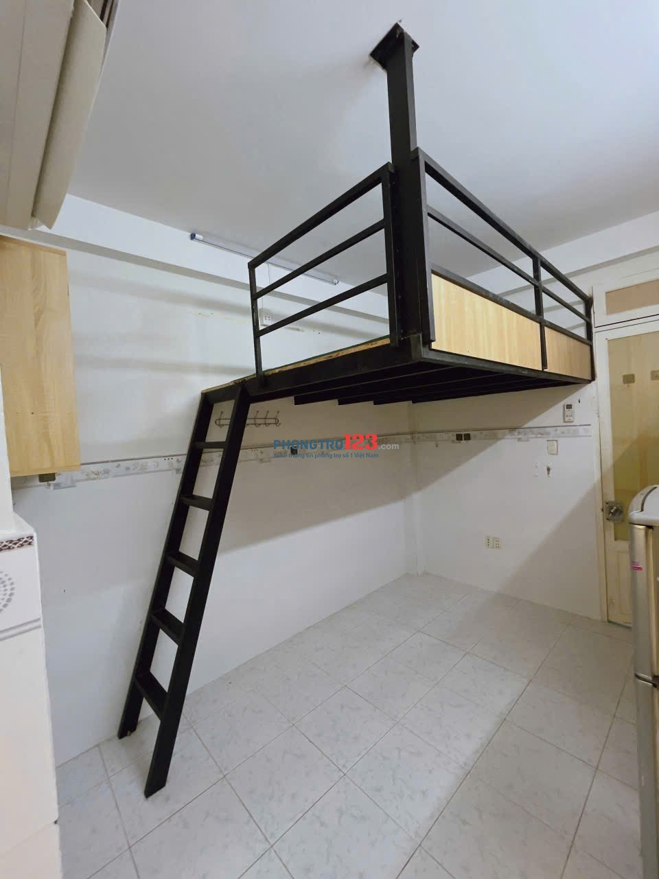 Cho thuê phóng có gác, cửa sổ thoáng mát _ Phan Đăng Lưu Gần Chợ Bà Chiểu
