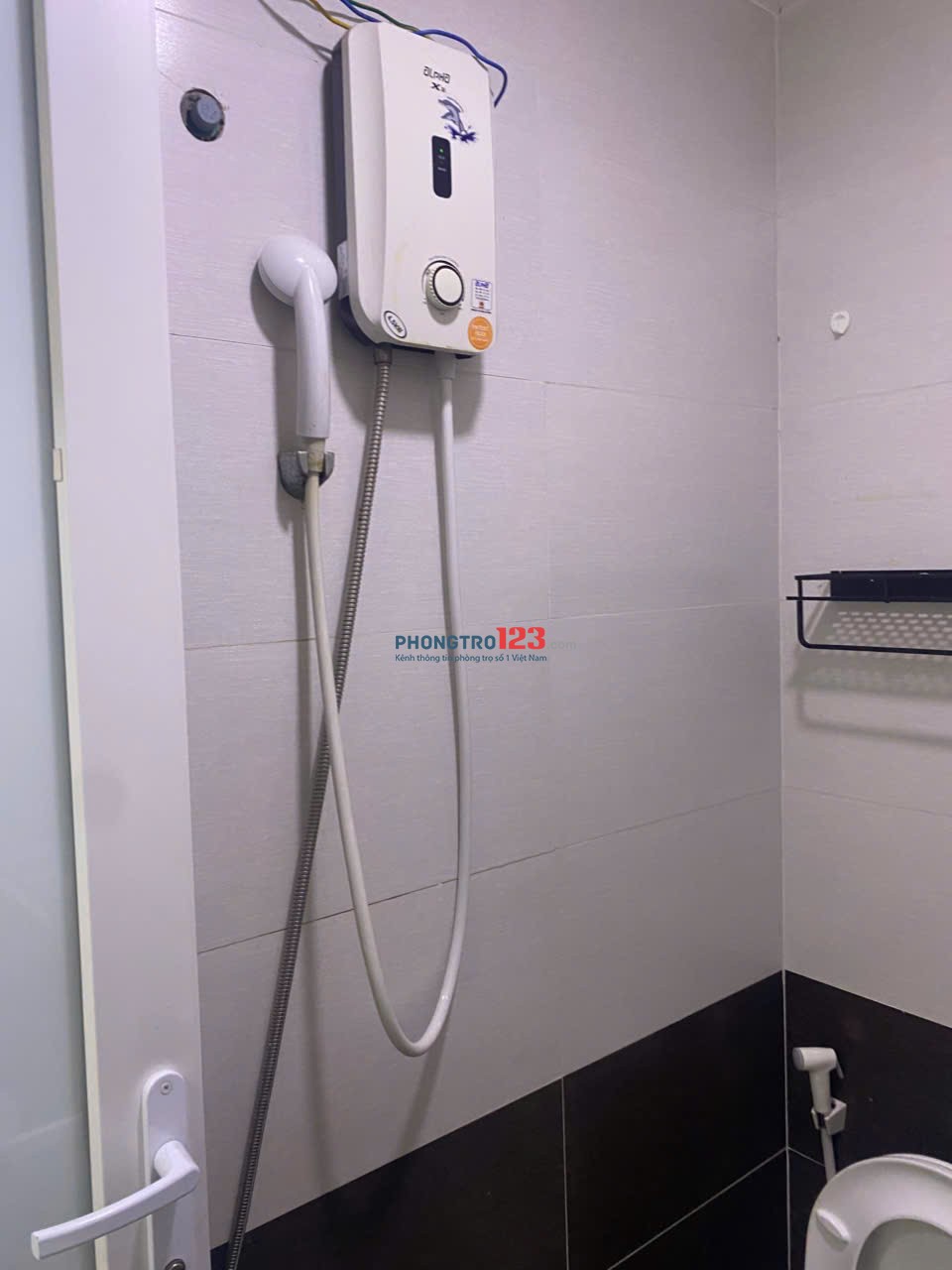 Pass phòng cửa sổ lớn 175 Nguyễn Thị Thập, đã trả tiền phòng đến 5/7
