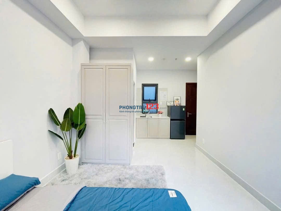 Căn Hộ Siêu Đẹp có Bancol - Full Nội Thất Ngay Vòng Xoay Dân Chủ Q3
