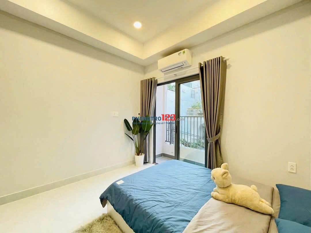 Căn Hộ Siêu Đẹp có Bancol - Full Nội Thất Ngay Vòng Xoay Dân Chủ Q3