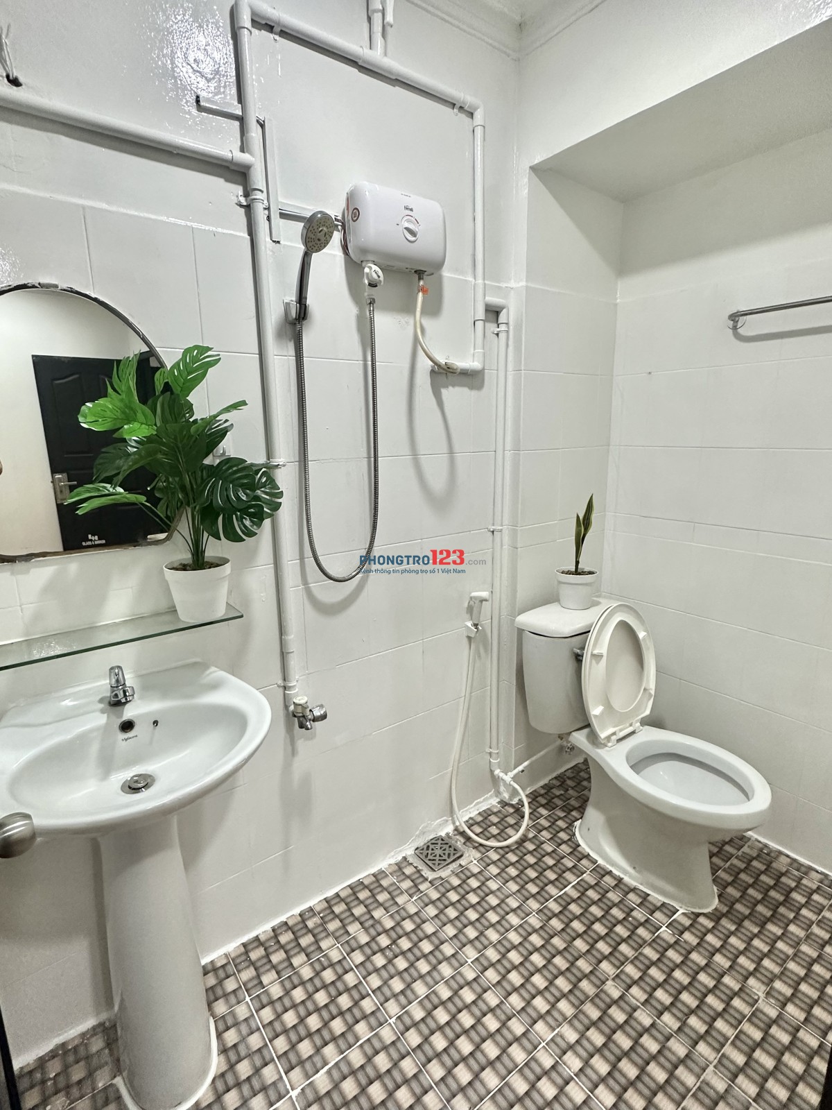 Phòng bờ kè mặt tiền Hoàng Sa, an ninh, giờ giấc tự do, gần cv Lê Thị Riêng