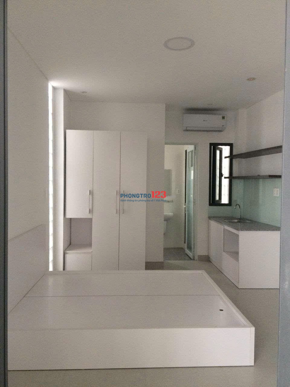 Cho thuê phòng studio đầy đủ nội thất, sáng, mát, gần ngã 4 Hàng Xanh