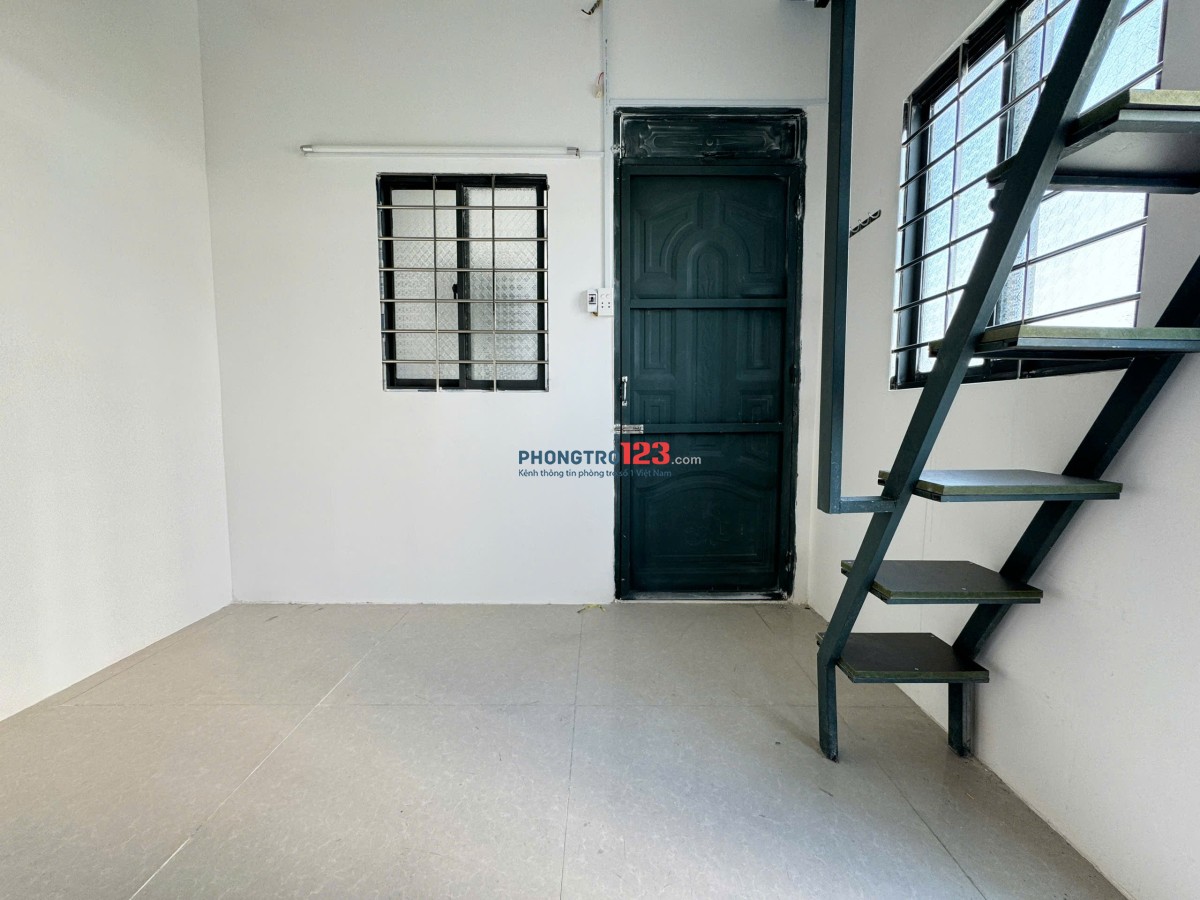 TRỐNG Ở ĐƯỢC NGAY, BAN CÔNG RỘNG RÃI THOÁNG MÁT