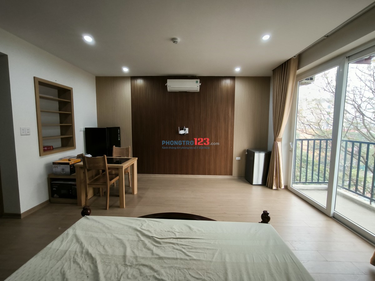 Studio full đồ, ban công mặt phố Vũ Phạm Hàm