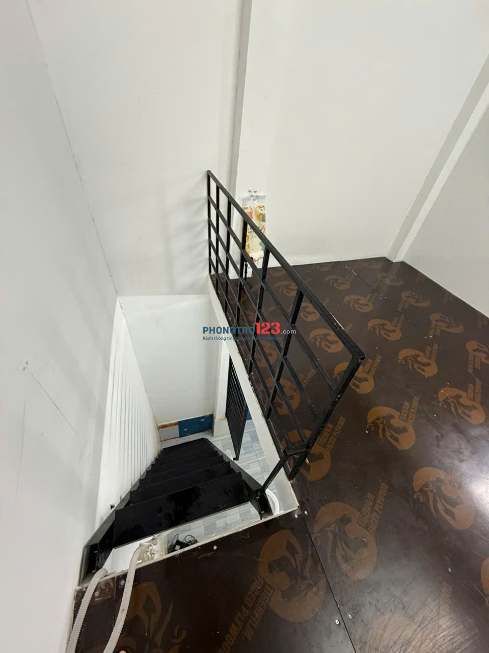 Phòng 1 trệt 1 gác suốt. Có cửa sổ , tolet trong phòng, tầng trệt thoáng mát, khu an ninh