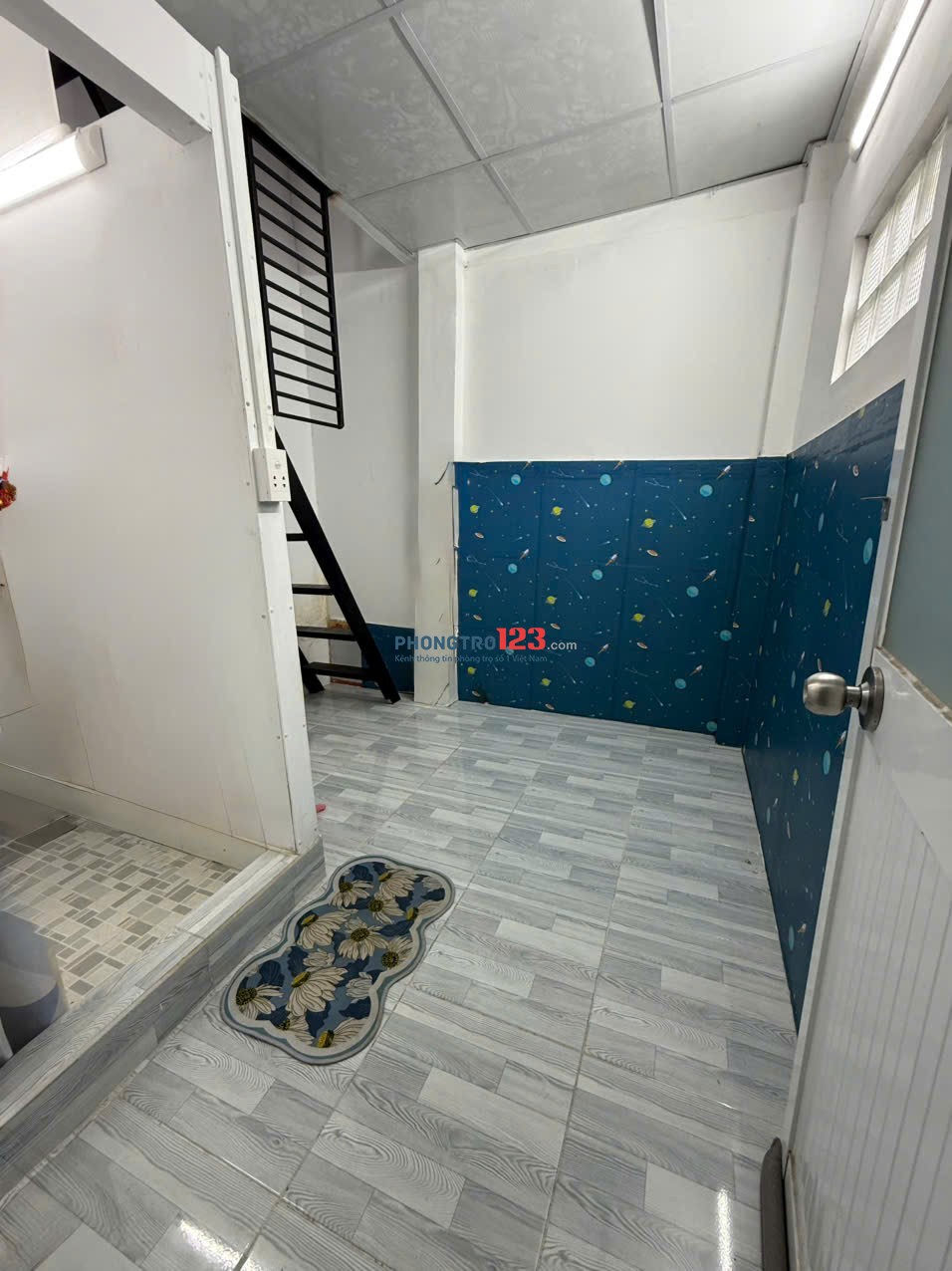 Phòng 1 trệt 1 gác suốt. Có cửa sổ , tolet trong phòng, tầng trệt thoáng mát, khu an ninh