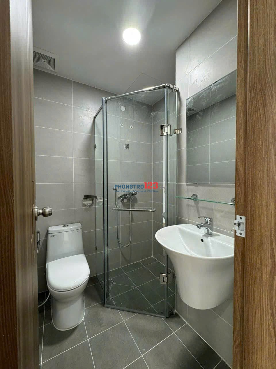 Cho thuê chung cư 2 phòng ngủ IDICO Tân Phú liền kề Đầm Sen