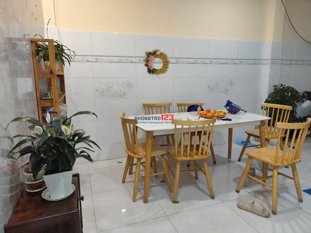 Cho thuê rẻ nguyên căn 4.2 x 17m 1 trệt 1 lầu Phong Phú Q8 TP.HCM