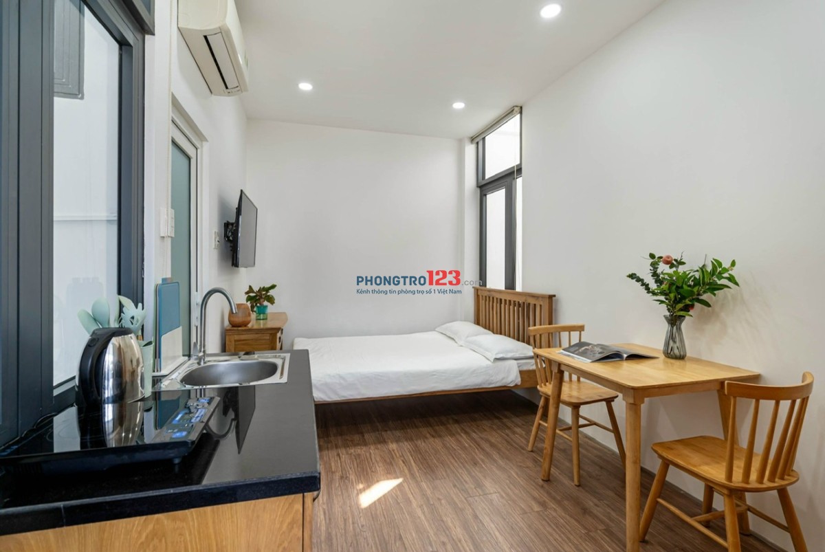 Phòng Mới 100%, Thoáng Mát, Full Nội Thất, Nhà Thang Máy ngay trung tâm Phú Nhuận giáp q1, q3