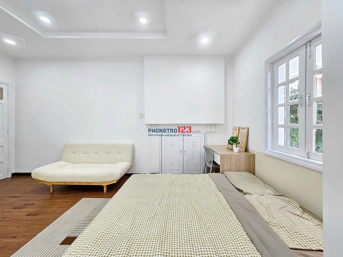 CĂN HỘ BAN CÔNG full nội thất 35m2 - Ngay Phan Xích Long, thuận đi Quận 1, 3, Bình Thạnh, Sân Bay