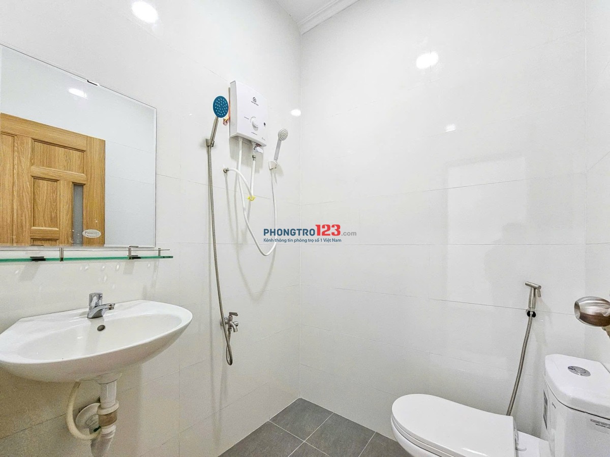 CĂN HỘ BAN CÔNG full nội thất 35m2 - Ngay Phan Xích Long, thuận đi Quận 1, 3, Bình Thạnh, Sân Bay