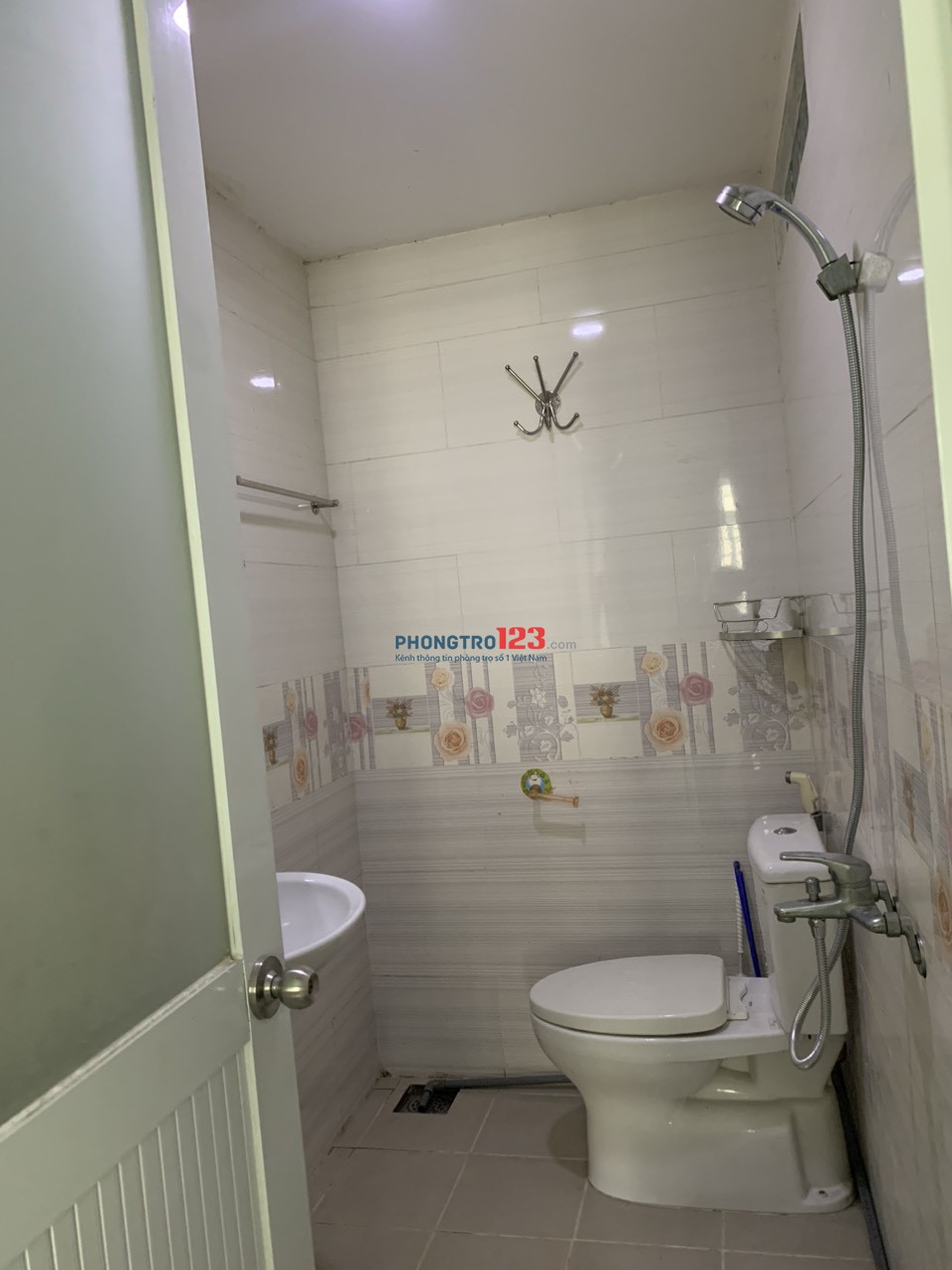 Phòng cho Nữ thuê gần ĐH Hutetch, GTVT, phòng sạch có ban công, đầy đủ tiện nghi
