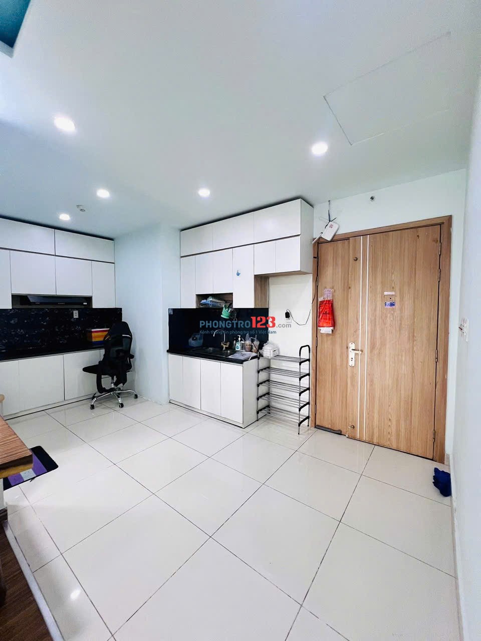 Chung cư Hoa Sen, Lạc Long Quân, Q11: 70m2, 2pn, ban công 10tr