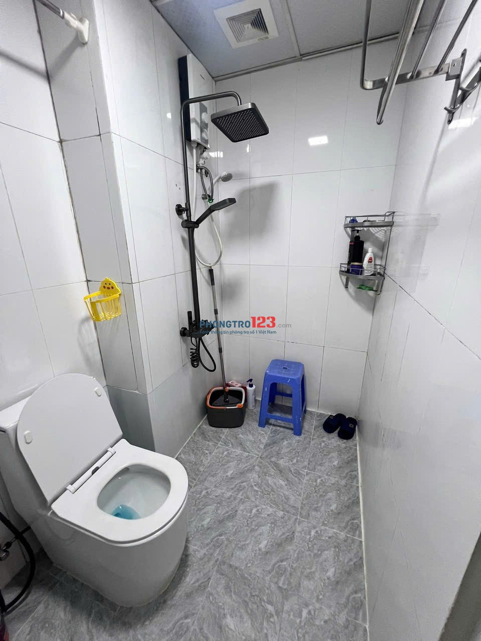 Chung cư Hoa Sen, Lạc Long Quân, Q11: 70m2, 2pn, ban công 10tr