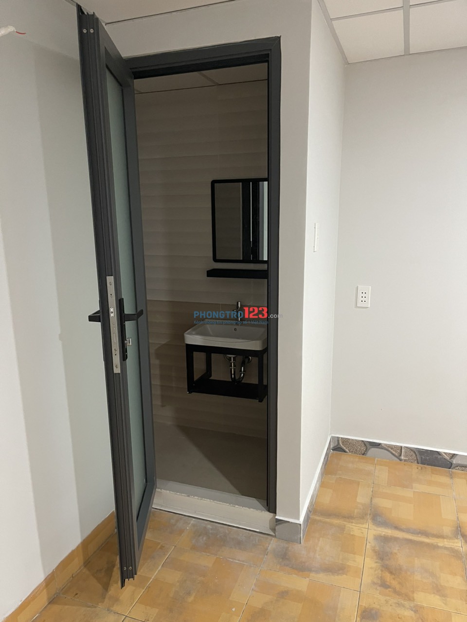 Phòng 14m2 - 20m2, toilet riêng, máy lạnh, Nguyễn Giản Thanh, quận 10.