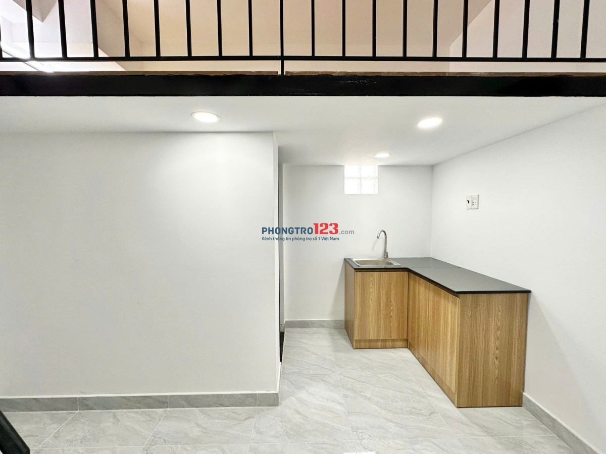 Phòng 20m2 - 3tr, gác lửng, máy lạnh, bếp, ban công/cửa sổ, mặt tiền đường ngay gần CV phần mềm Q.12