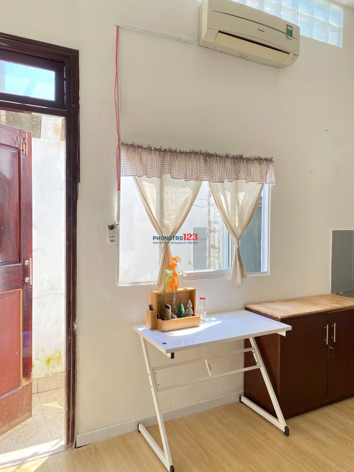 Căn hộ dịch vụ có ban công thoáng mát