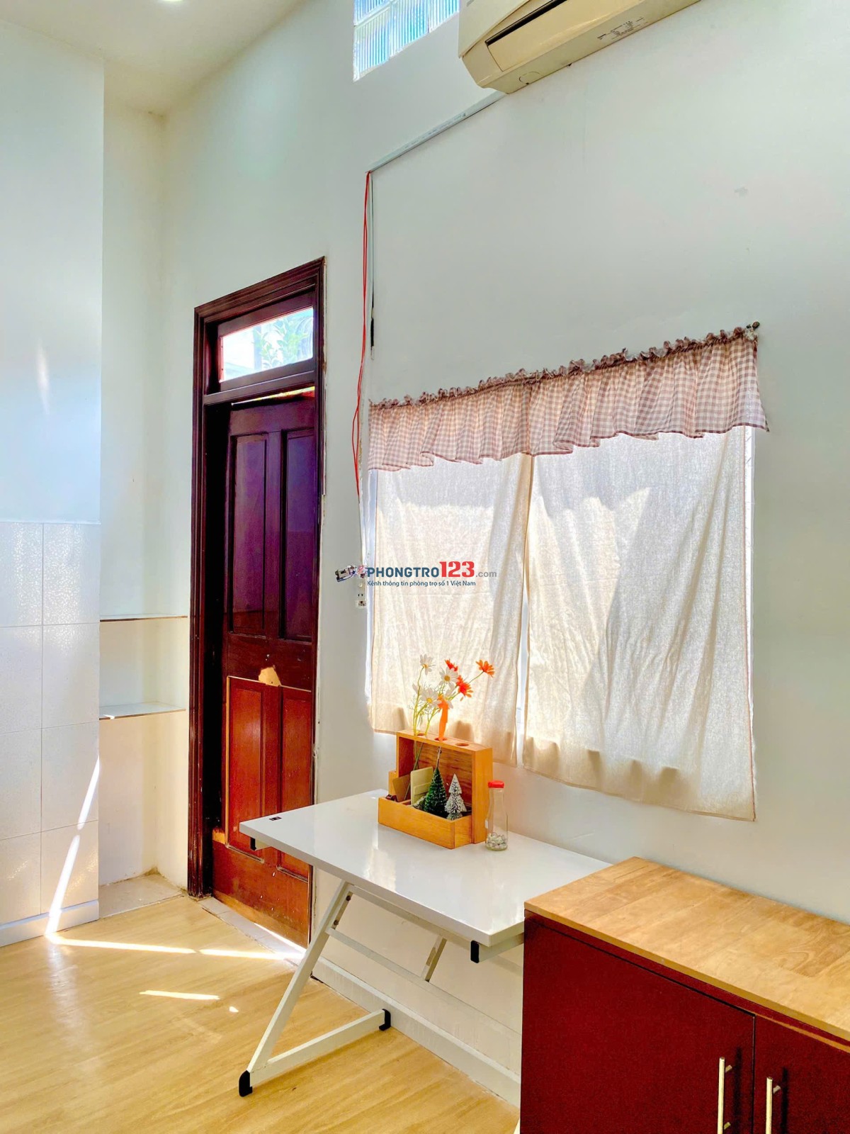Căn hộ dịch vụ có ban công thoáng mát