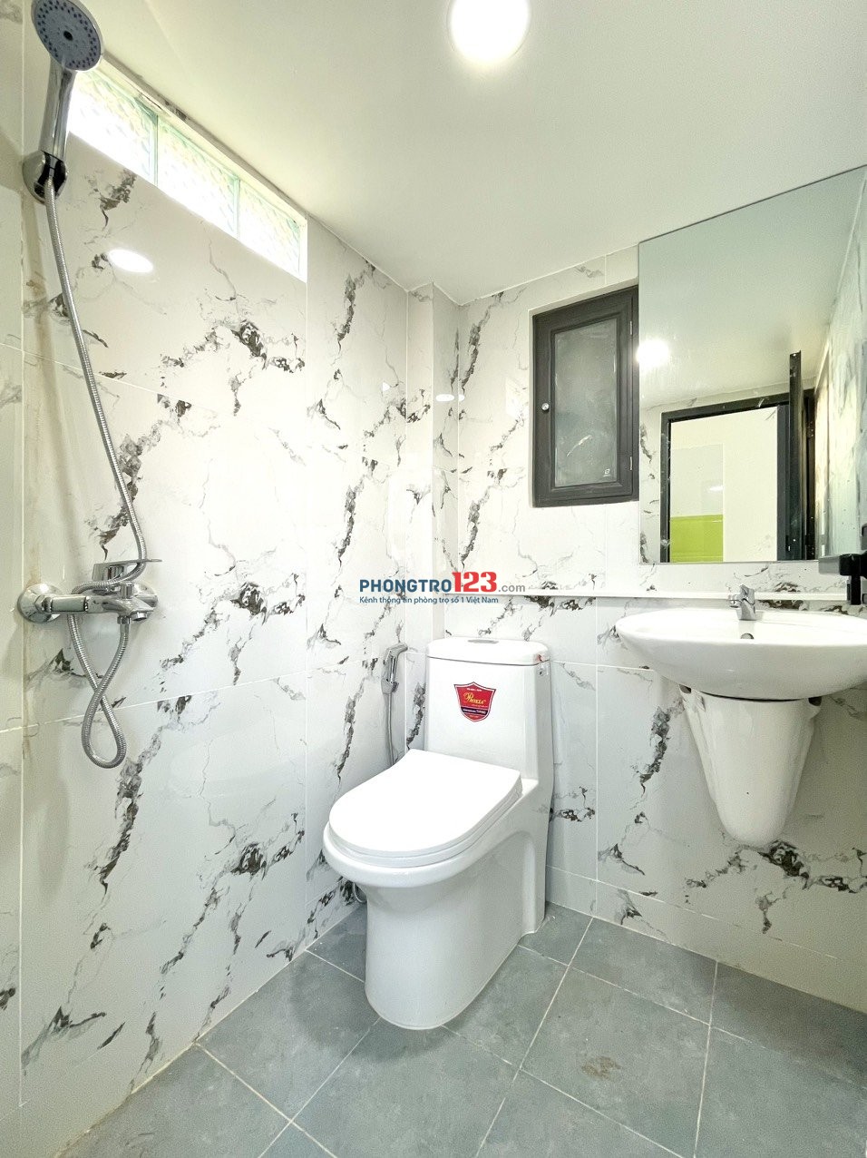 BAN CÔNG MỚI XÂY ĐẦY ĐỦ TIỆN NGHI, NGAY CÔNG VIÊN THỎ TRẮNG