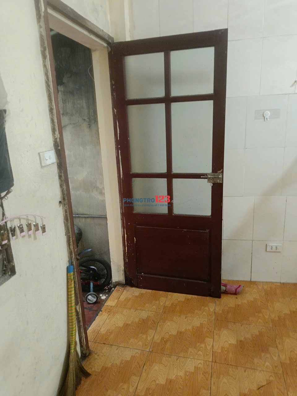 Cho thuê phòng khép kín 20m2 Lạc Long Quân, HN