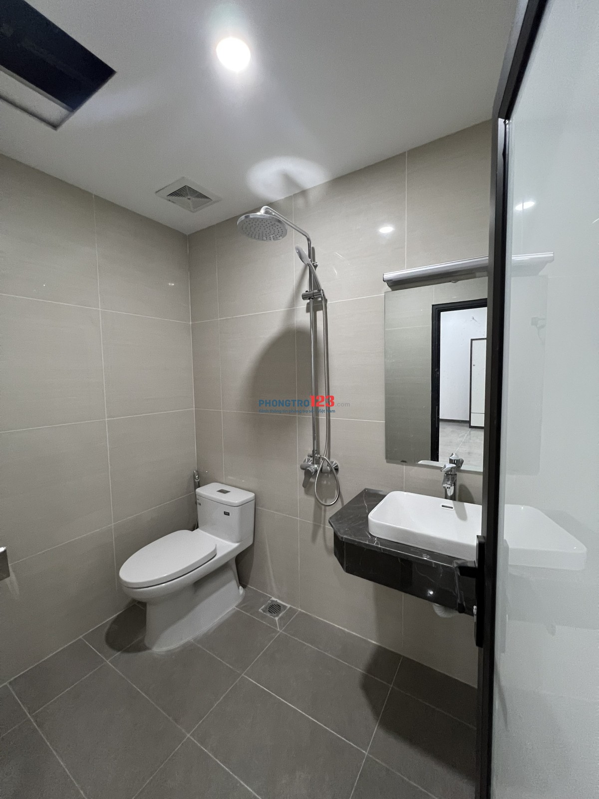 Chính chủ có phòng giá rẻ cho thuê từ 3tr - Tây Hồ, HN