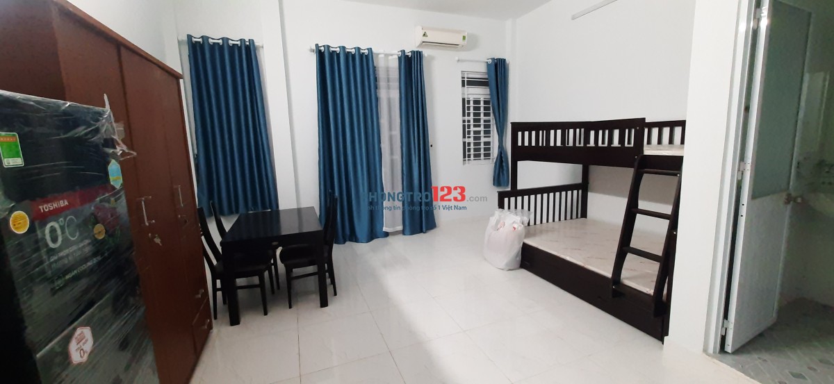 Phòng ban công, HXH Nguyễn Văn Đậu, P.6, q. Bình Thạnh