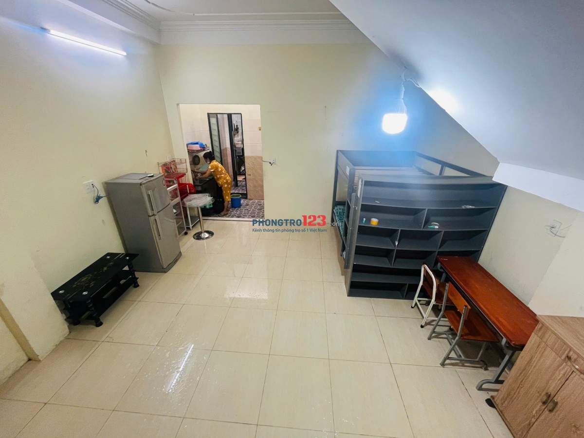 Dư 1 Phòng trọ 35m2 Hiệp Bình Phước, Thủ Đức . Có thể vào ở luôn